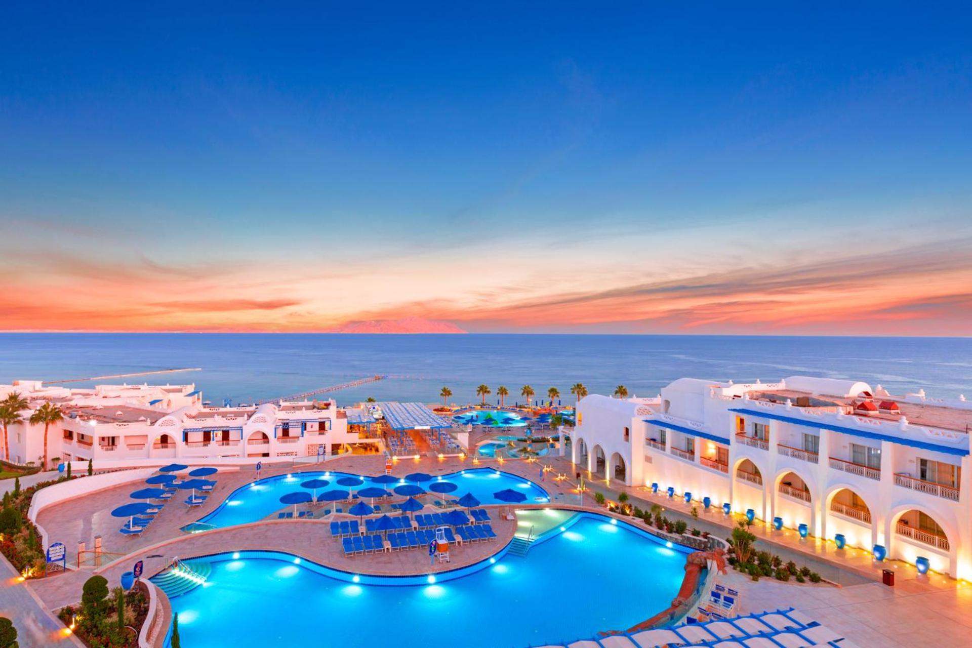 Pickalbatros Palace Sharm - "Aqua Park" Exterior photo Sunset at the Iberostar Royal at the Mediterranean Sea