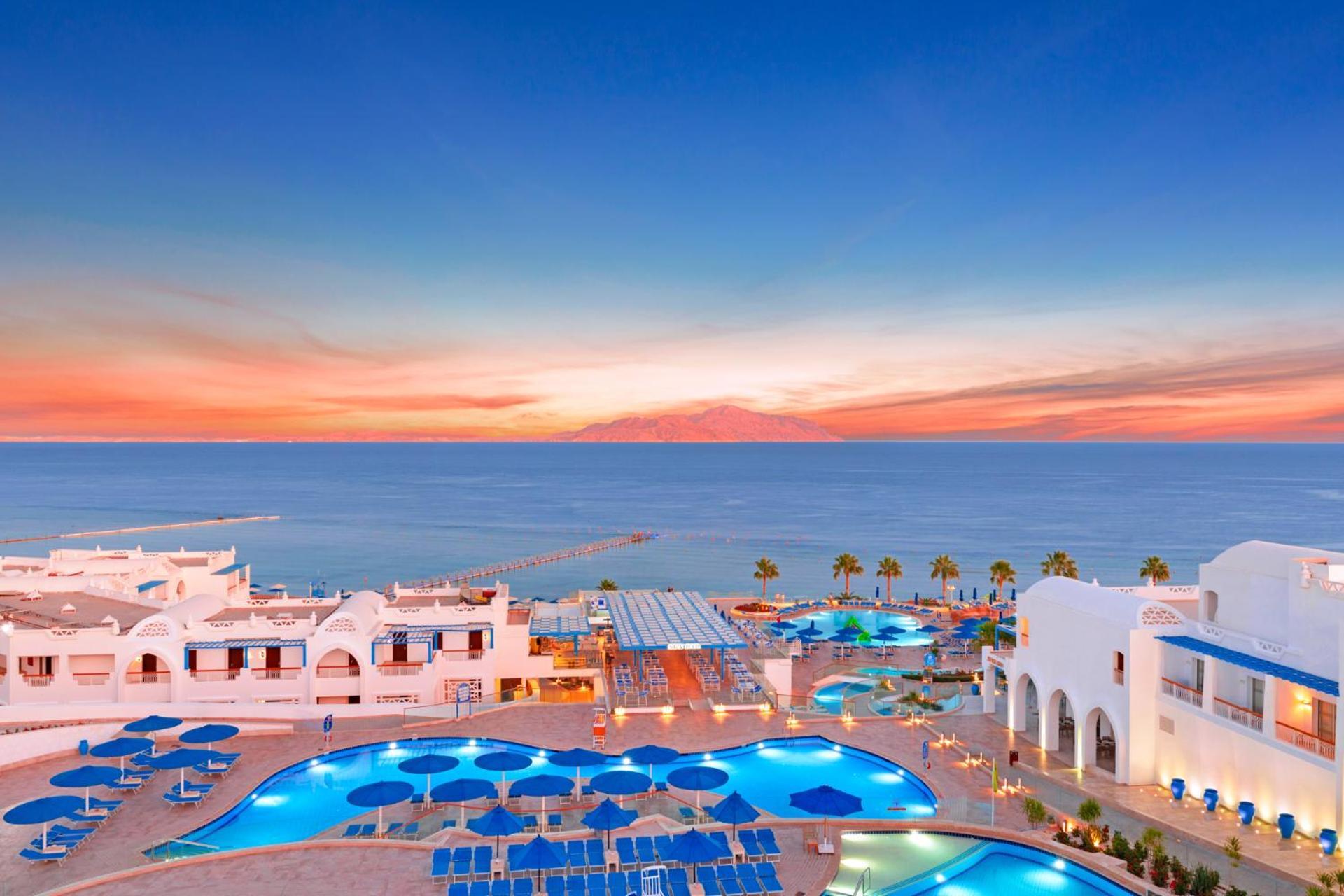 Pickalbatros Palace Sharm - "Aqua Park" Exterior photo Sunset at the Iberostar Grand Hotel Melia, in Benalmadena, Málaga, Spain