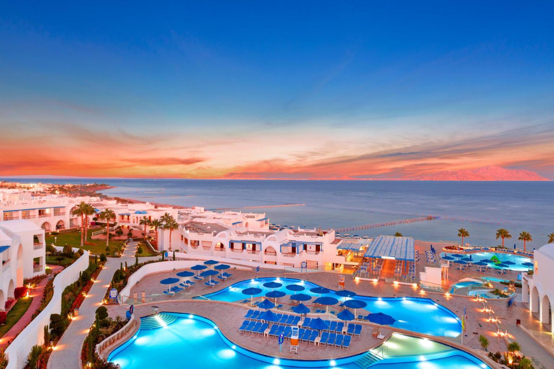 Pickalbatros Palace Sharm - "Aqua Park" Exterior photo Sunset at the Hilton Sharm El Sheikh