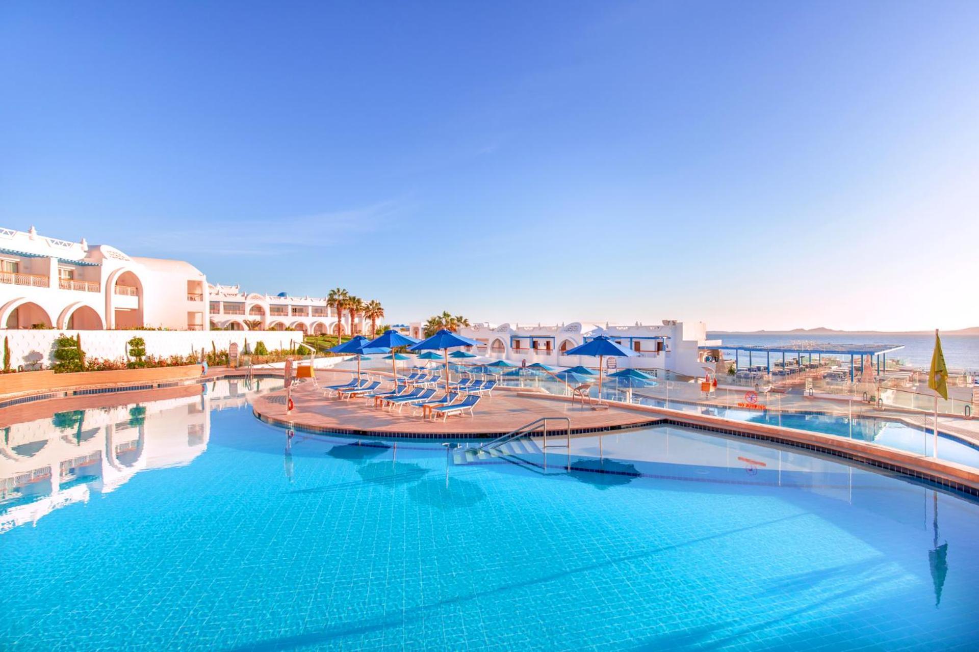 Pickalbatros Palace Sharm - "Aqua Park" Exterior photo The resort's main pool