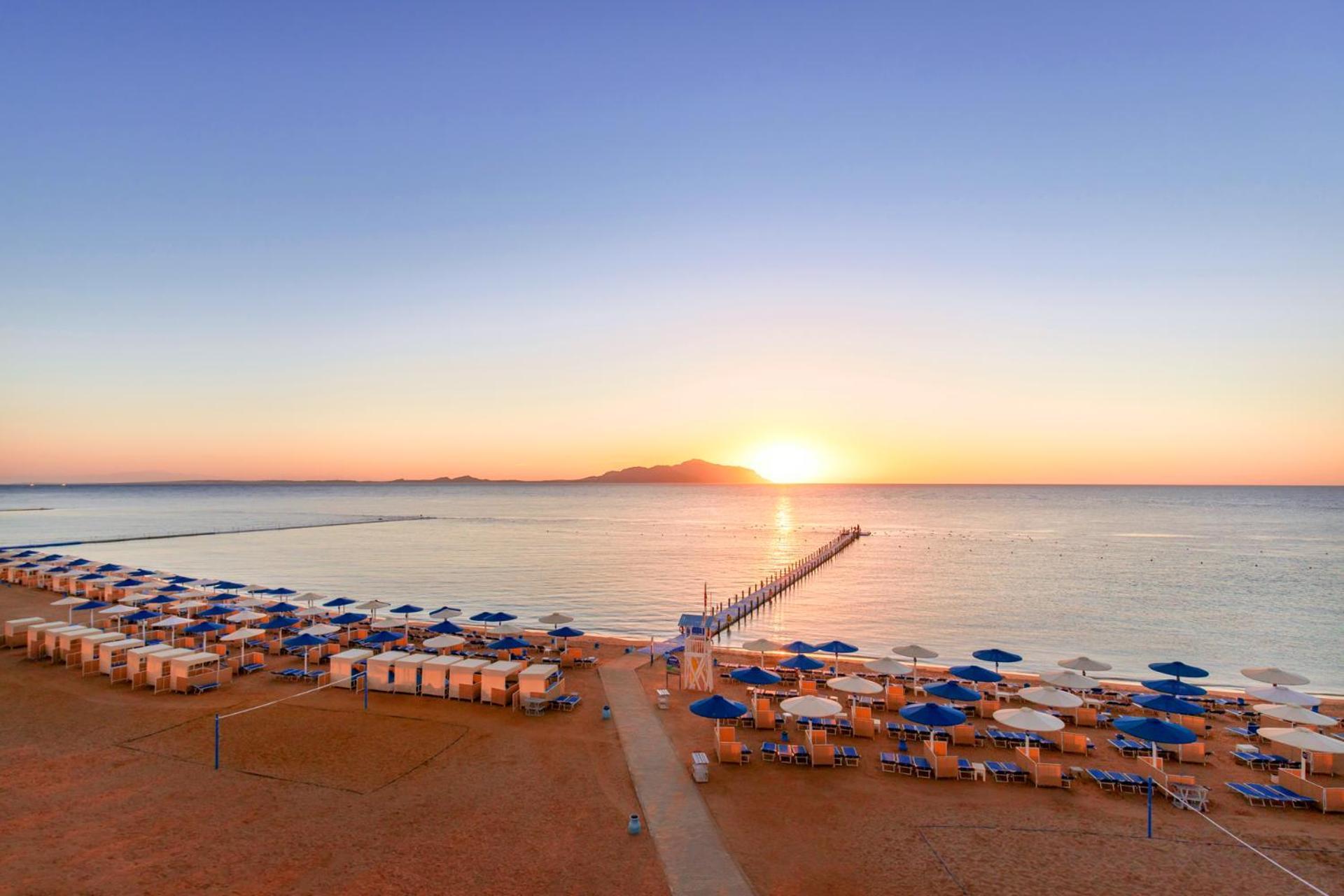 Pickalbatros Palace Sharm - "Aqua Park" Exterior photo Sunset at the beach