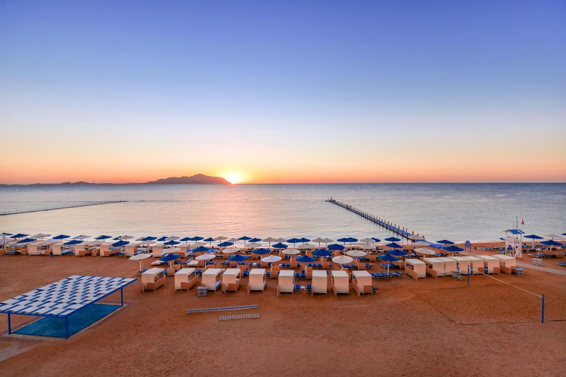 Pickalbatros Palace Sharm - "Aqua Park" Exterior photo Sunset at the beach