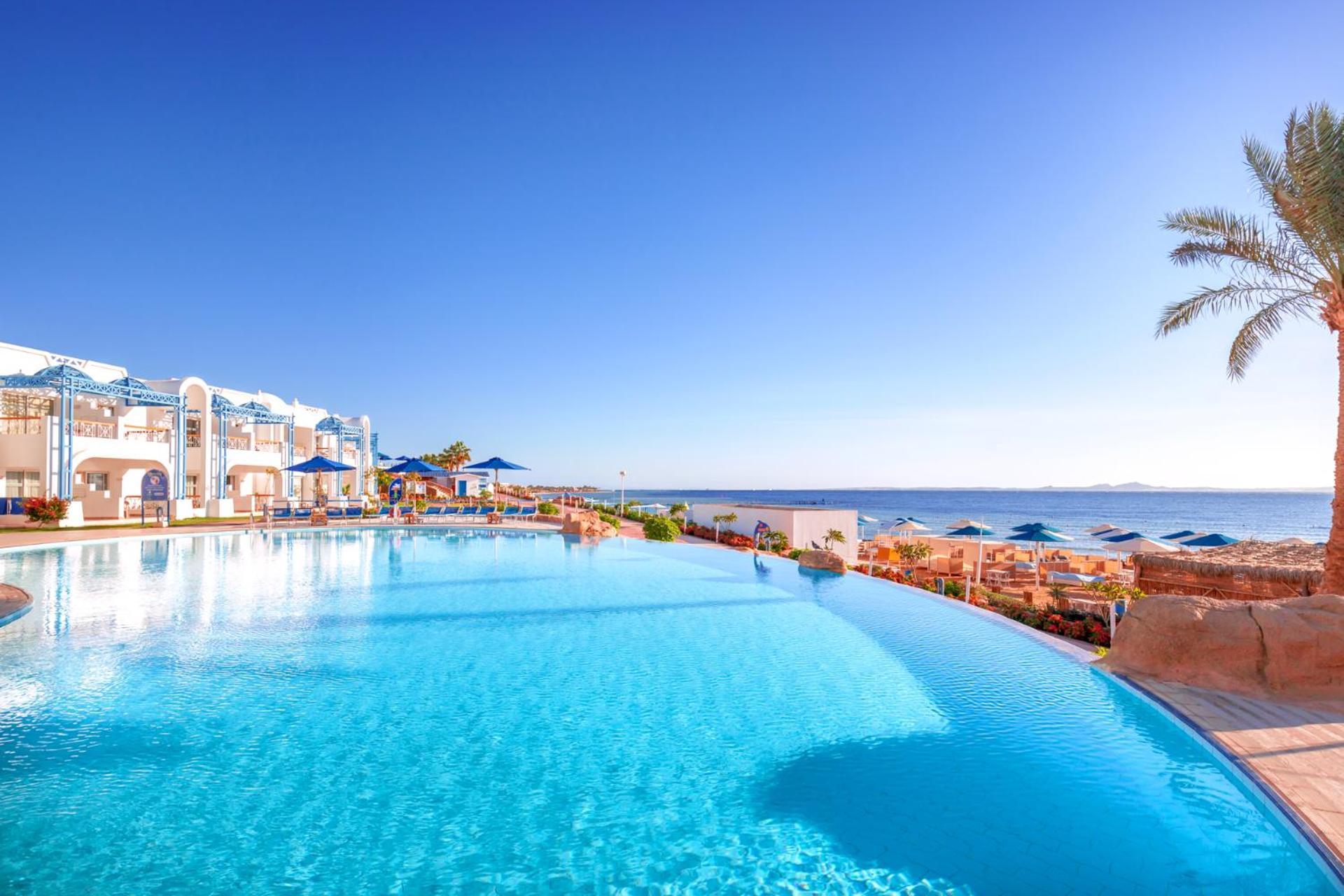 Pickalbatros Palace Sharm - "Aqua Park" Exterior photo Infinity pool at a resort in Crete, Greece